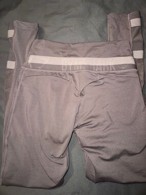 Gymshark women’s Gray Leggings with light gray Waist Stripe